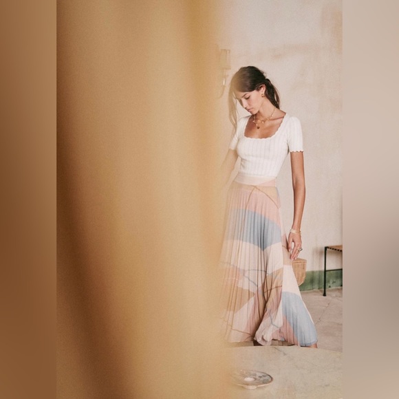 ISO Sezane Dilo Skirt - Picture 2 of 2